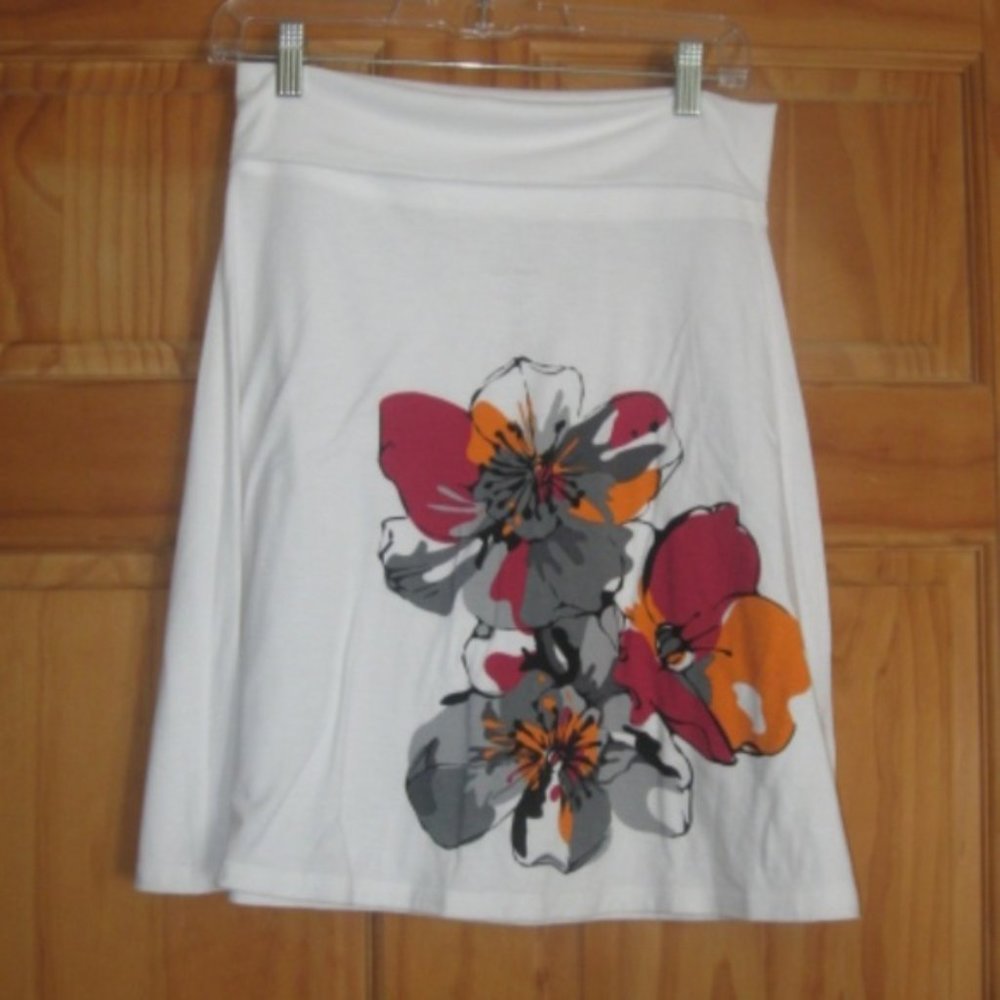 Old Navy White with Flower Pattern Skirt